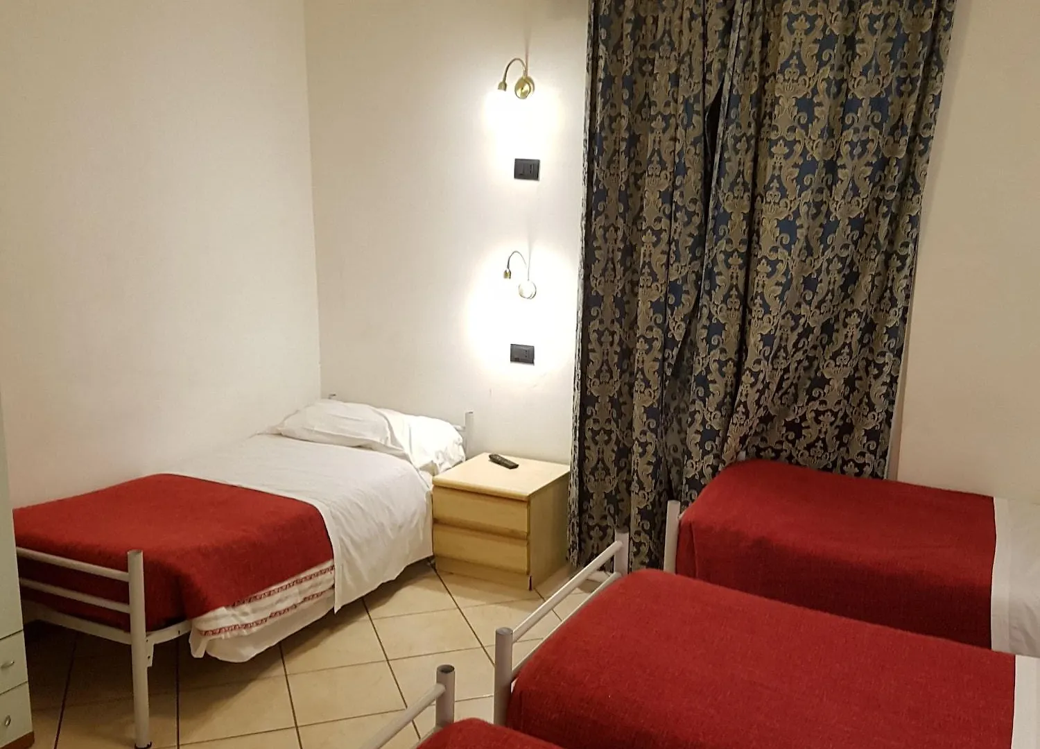 Hotel Adelchi Milan 0*,  Italy